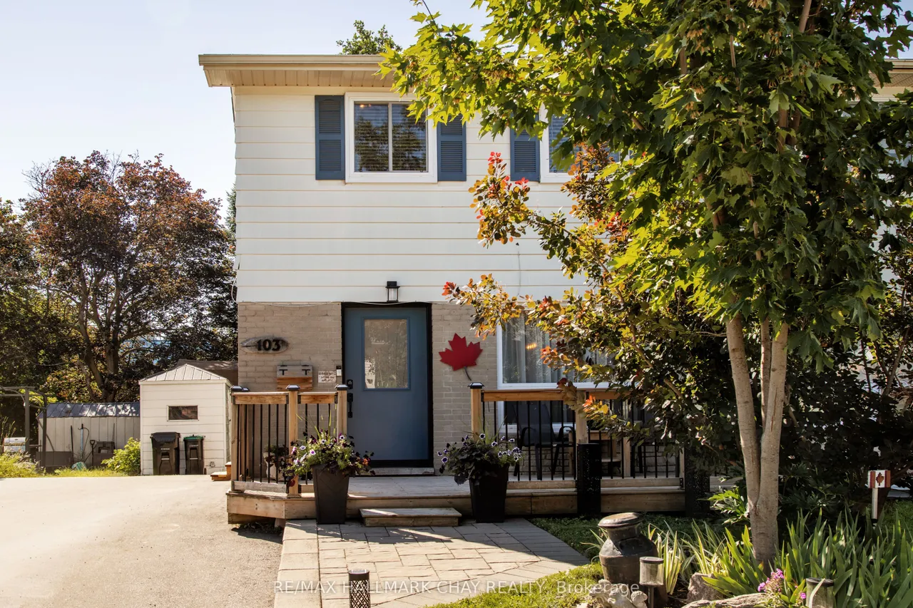 103 Daphne Crescent — photo 2