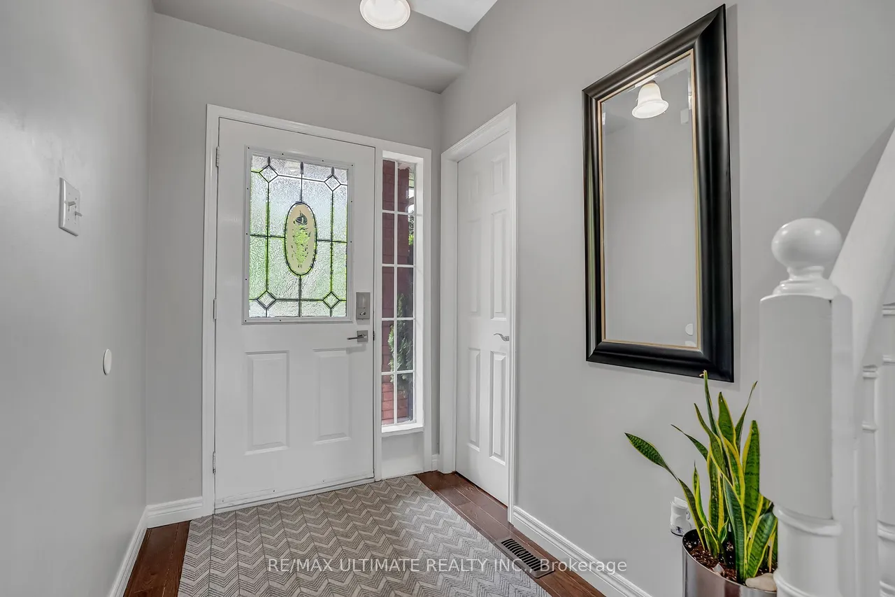 96 Bruce Crescent — photo 3