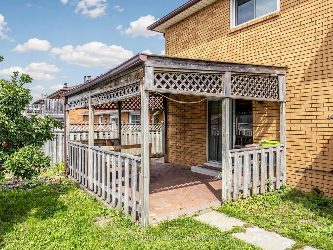 101 Chieftain Crescent — photo 49