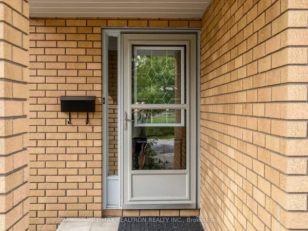 101 Chieftain Crescent — photo 2