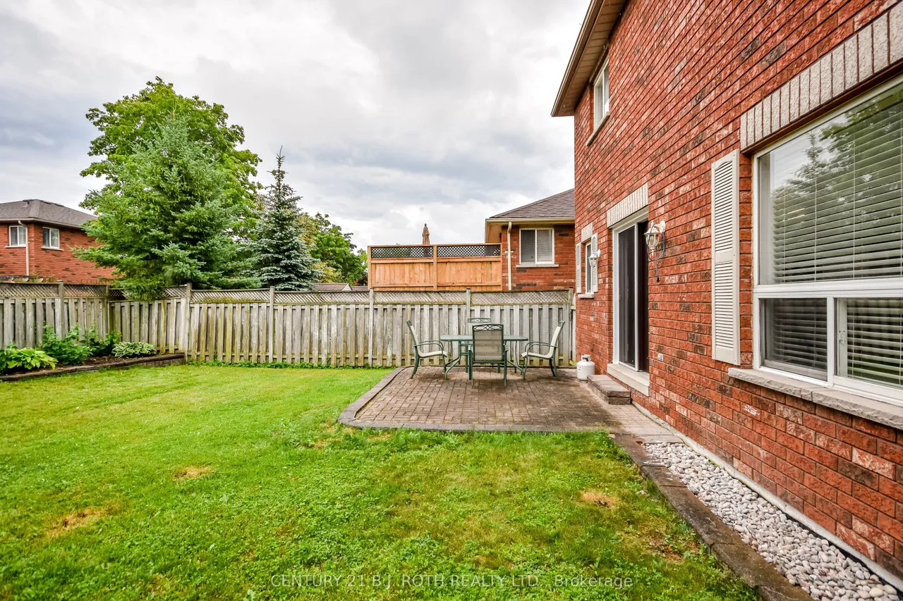 17 CROMPTON Drive — photo 43