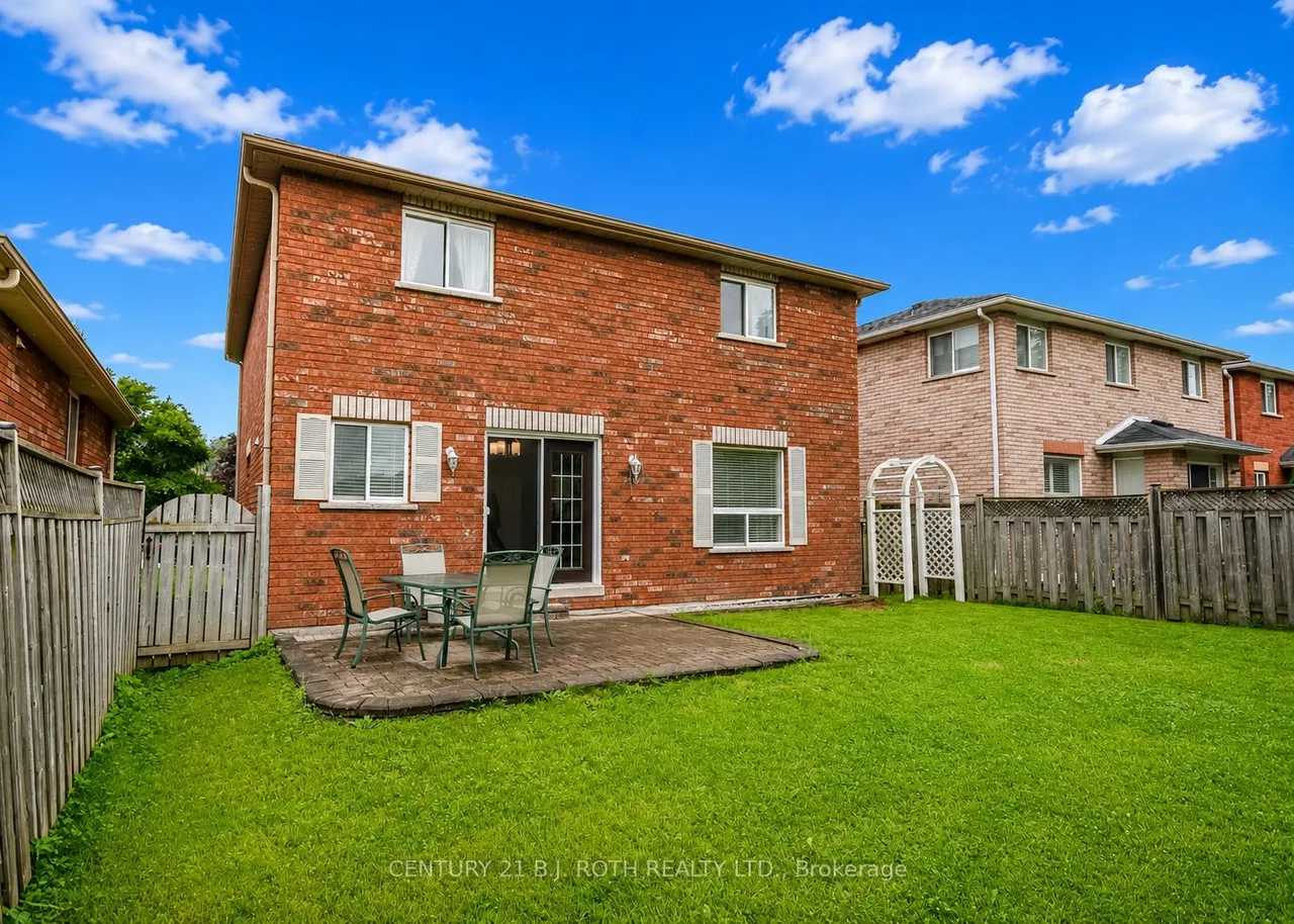 17 CROMPTON Drive — photo 44