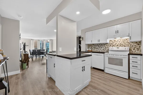 140 Dunlop Street E