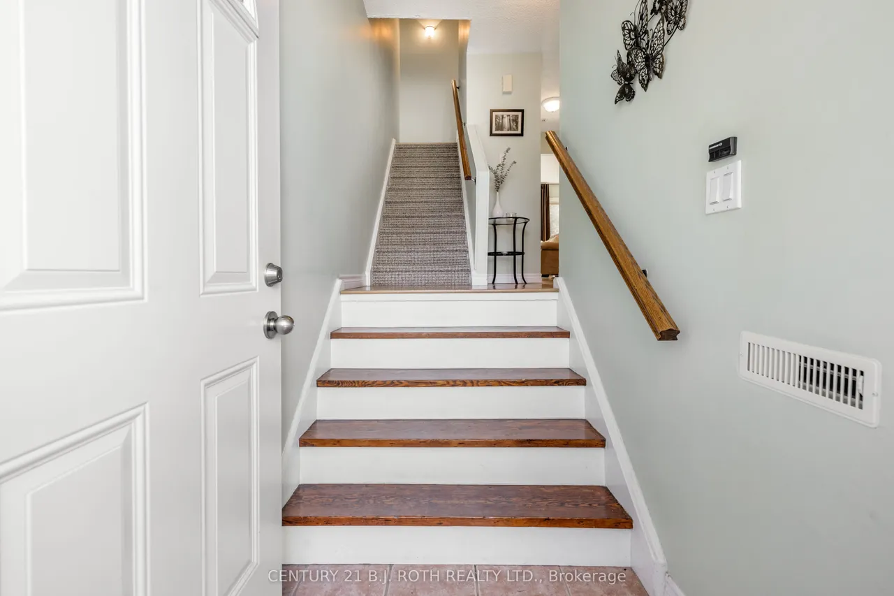 52 Adelaide Street — photo 3