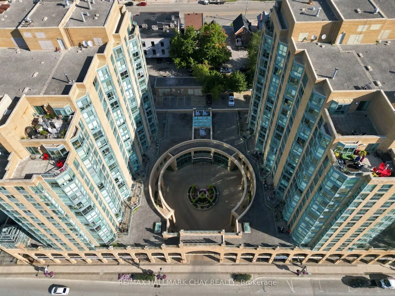 150 Dunlop Street E — photo 3