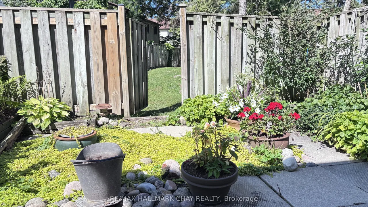 28 Donald Street — photo 17