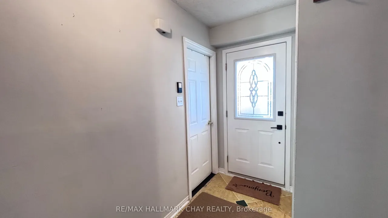 28 Donald Street — photo 2
