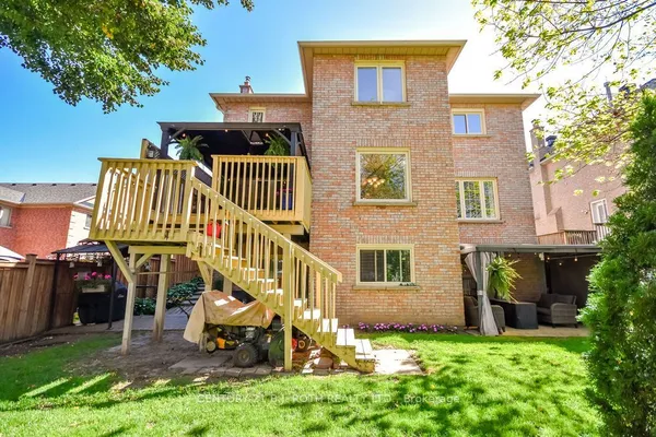 24 Grand Forest Drive — photo 2