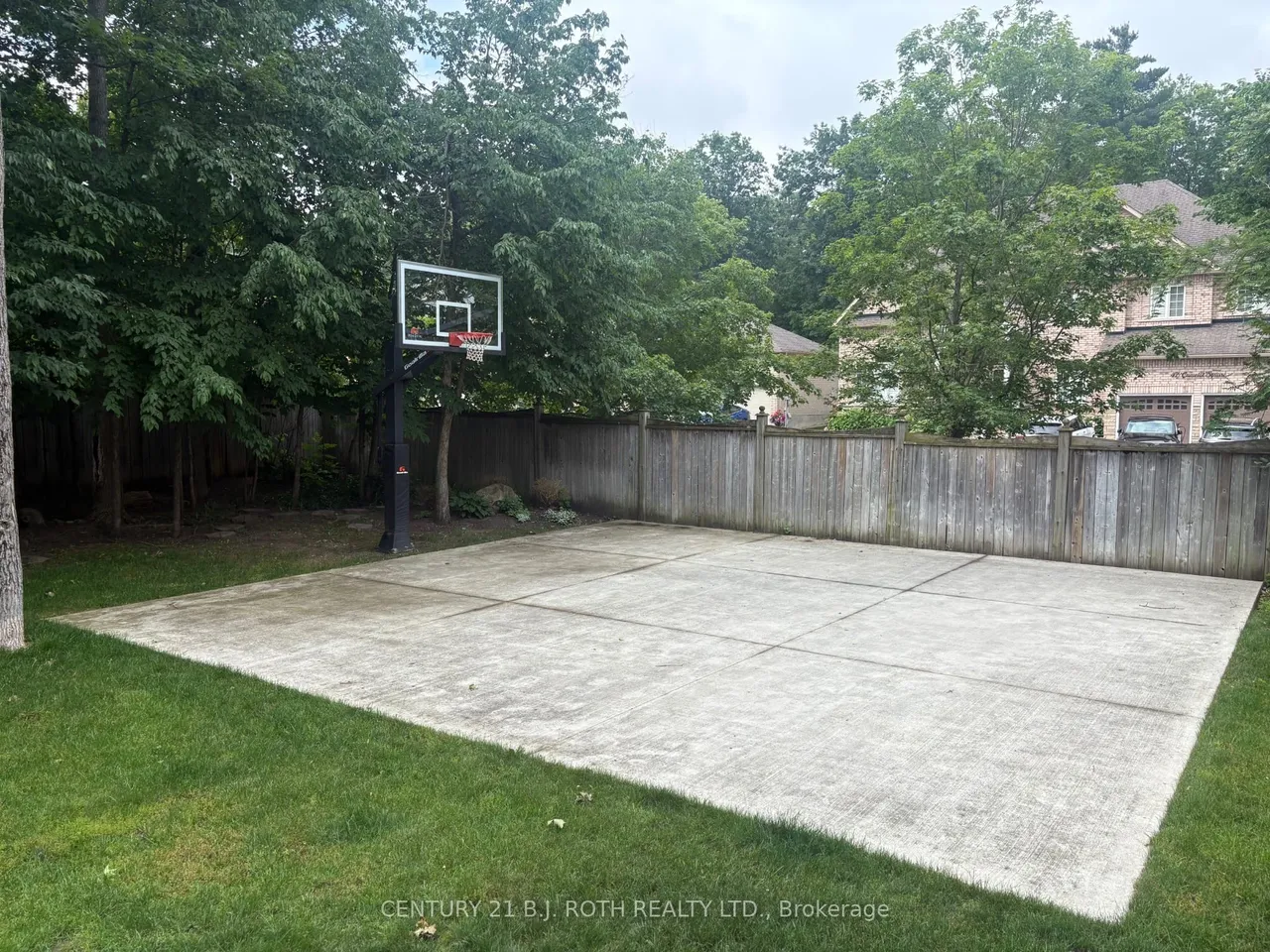 38 Camelot Square — photo 33