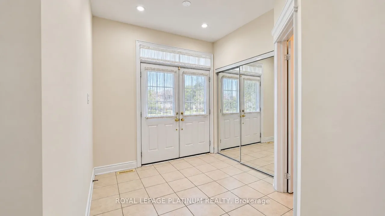 146 Sandringham Drive — photo 3