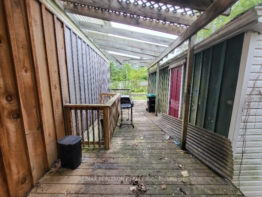 256 Dunlop Street W — photo 18