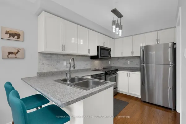 104 Leslie Avenue — photo 2