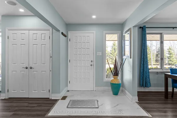 823 Essa Road — photo 2