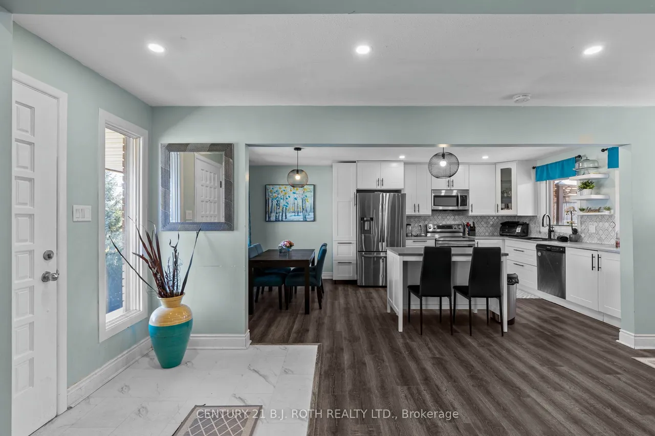 823 Essa Road — photo 3