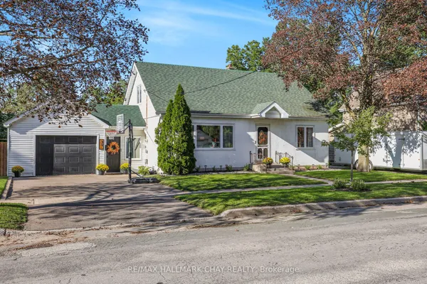 32 Caroline Street — photo 2