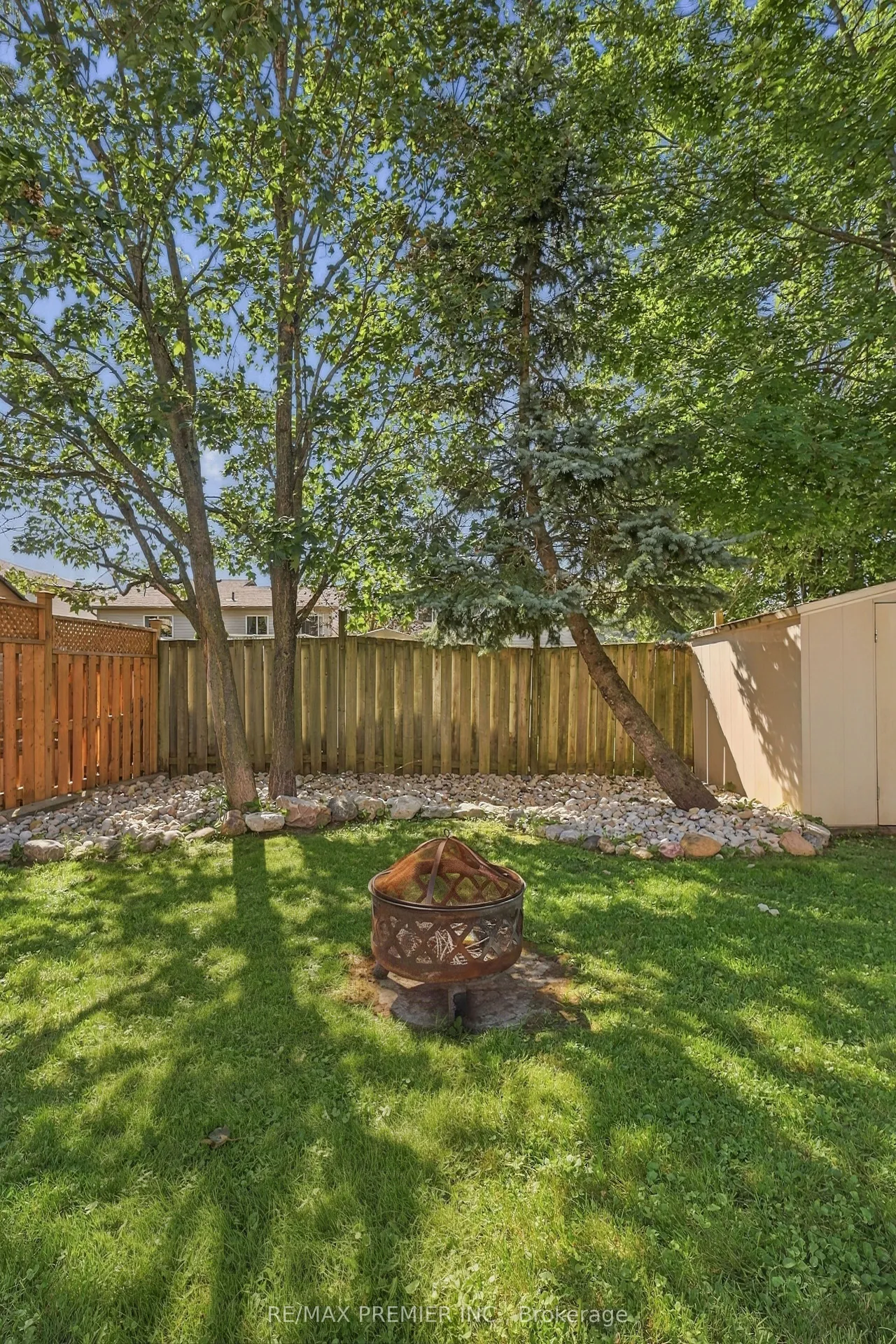 54 Hersey Crescent N — photo 38