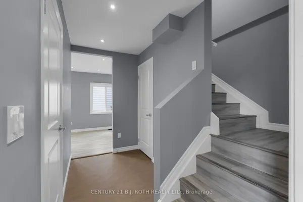 12 Dufferin Street — photo 2