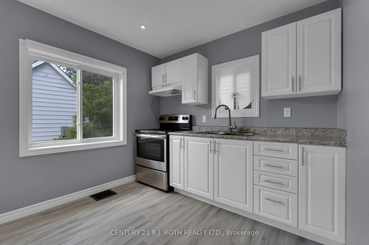 12 Dufferin Street — photo 3