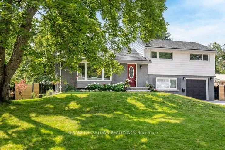11 Castle Drive — photo 2