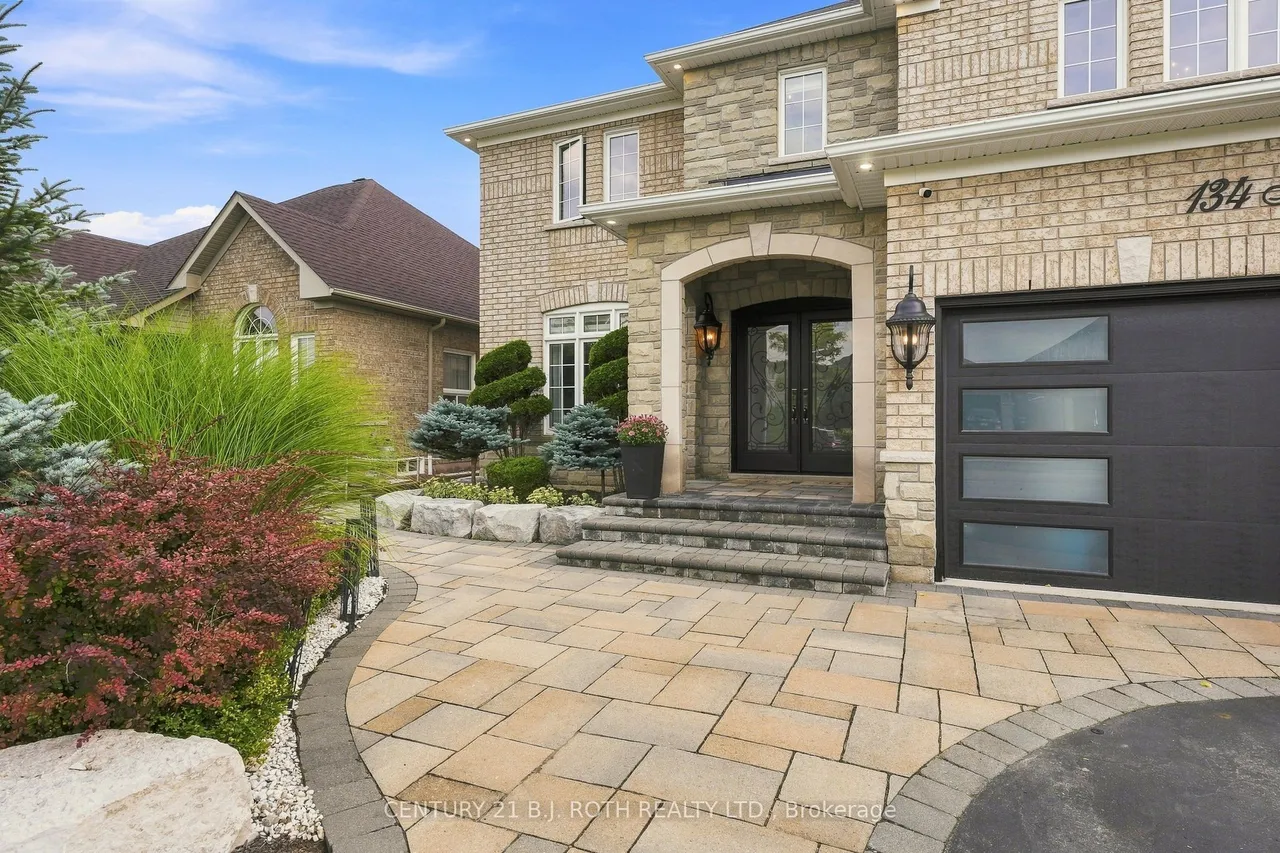 134 Sandringham Drive — photo 2