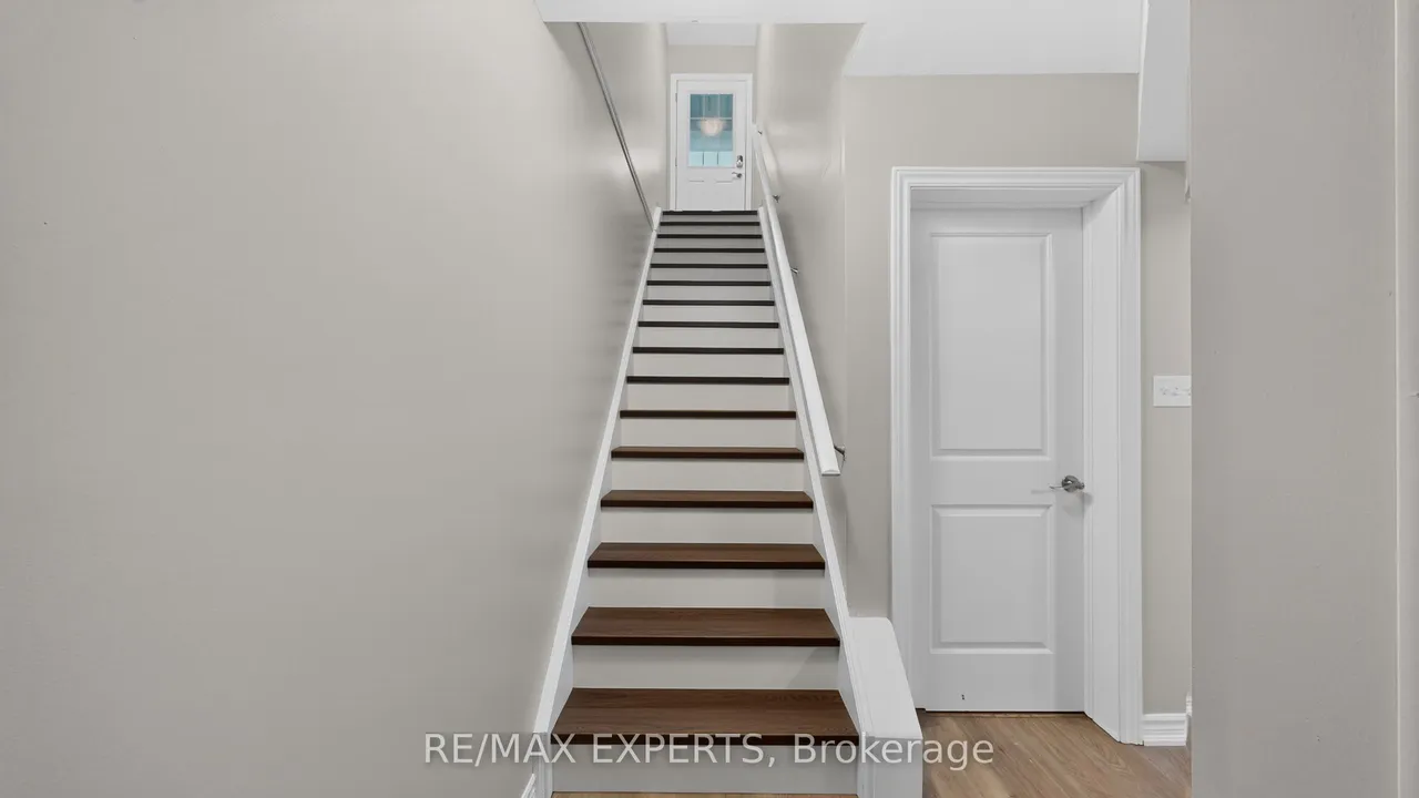 246 Penetanguishene Road — photo 3