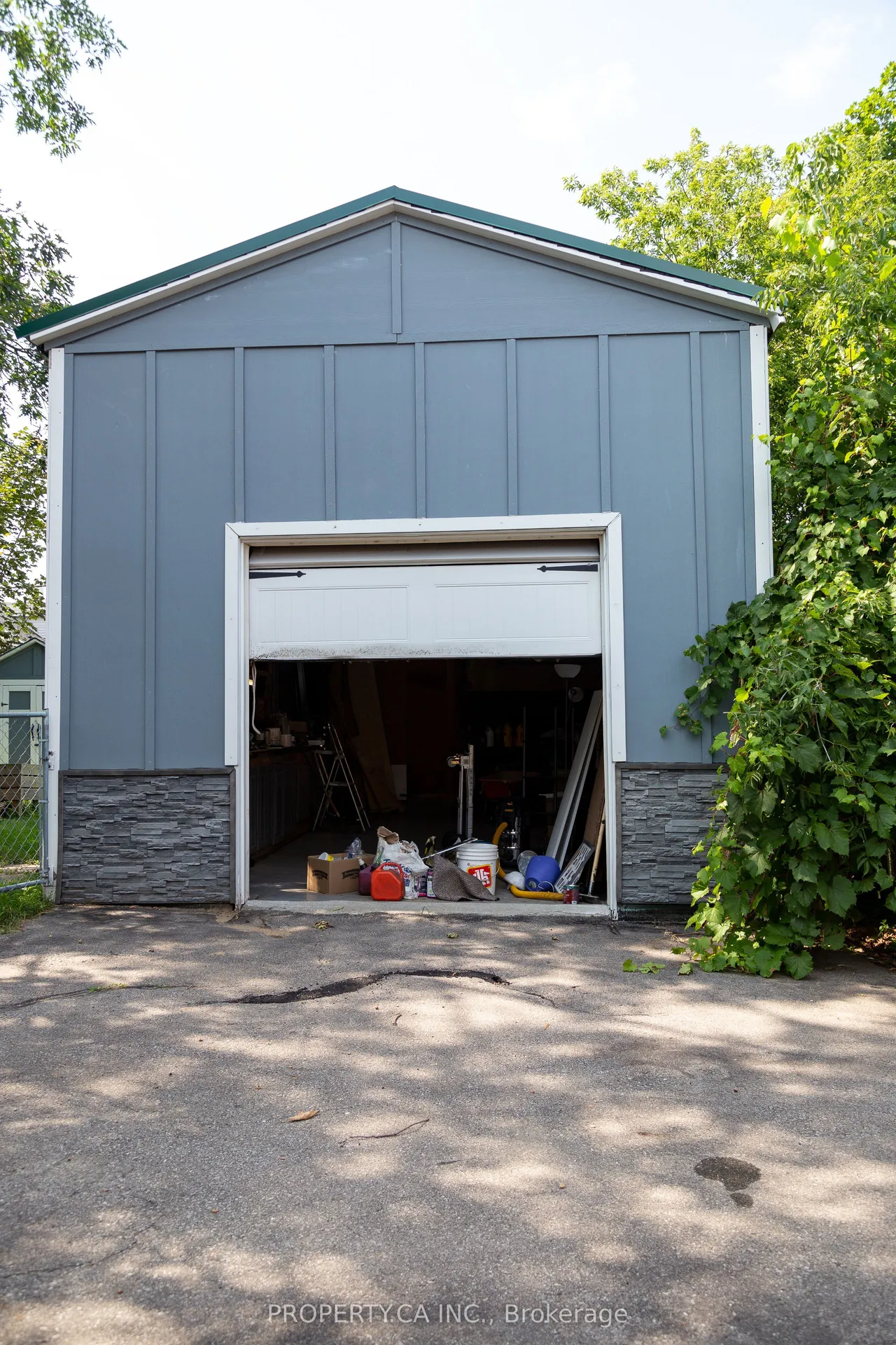 8 Dufferin Street — photo 26