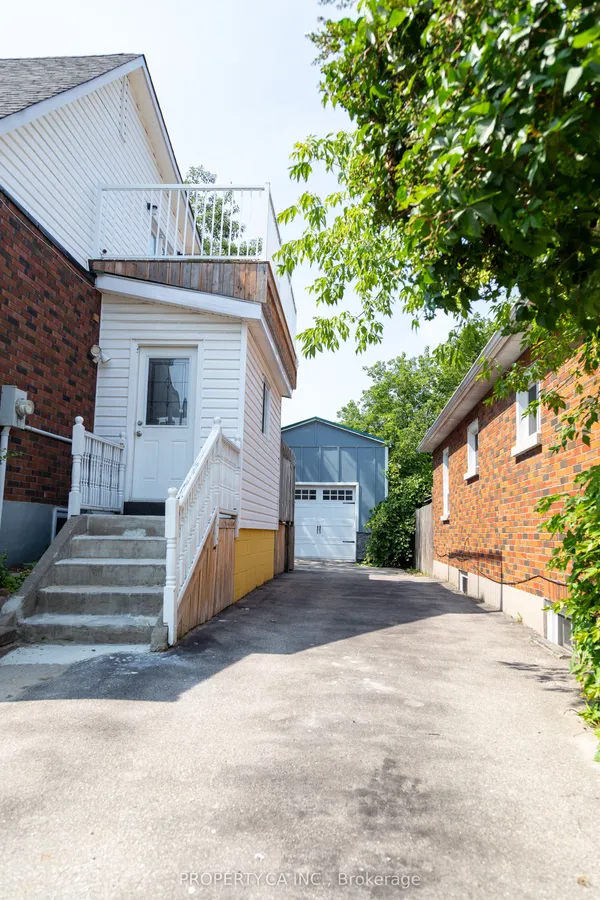 8 Dufferin Street — photo 2