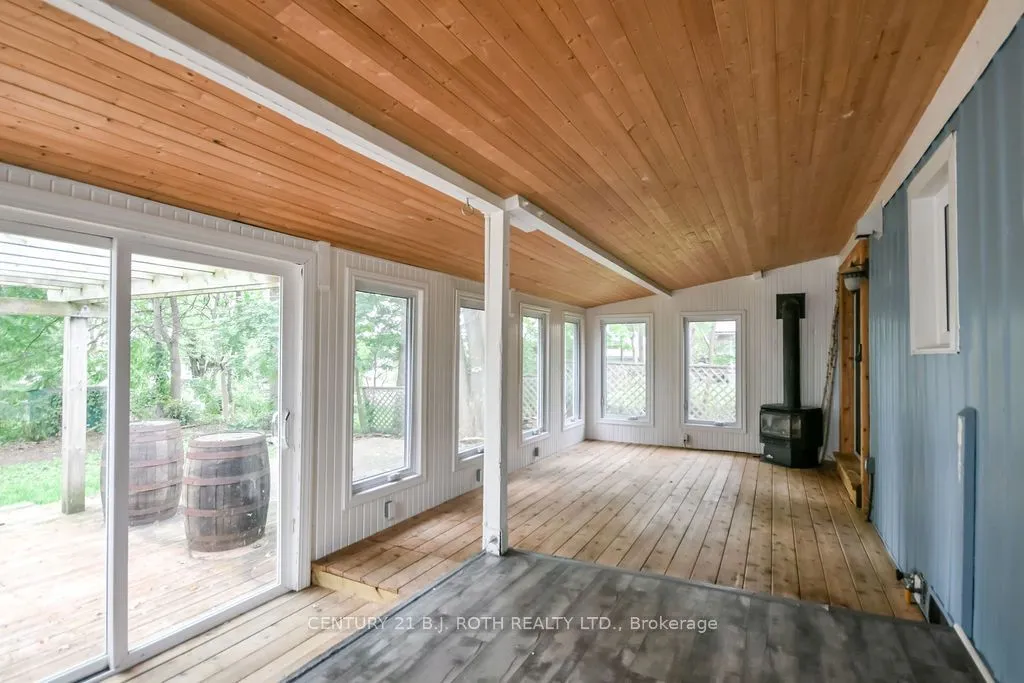 45 Grove Street W — photo 3