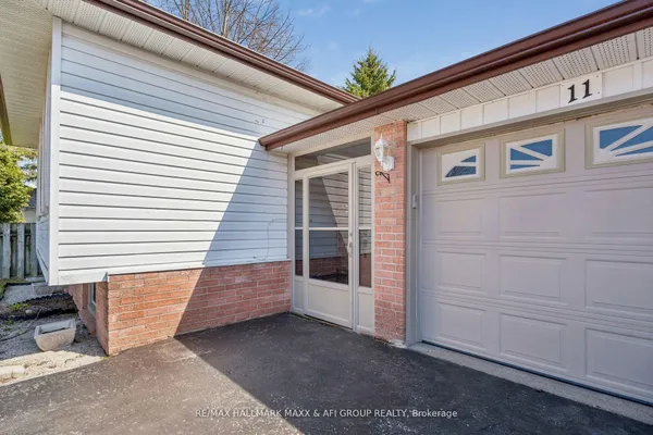 11 Charlotte Court — photo 2