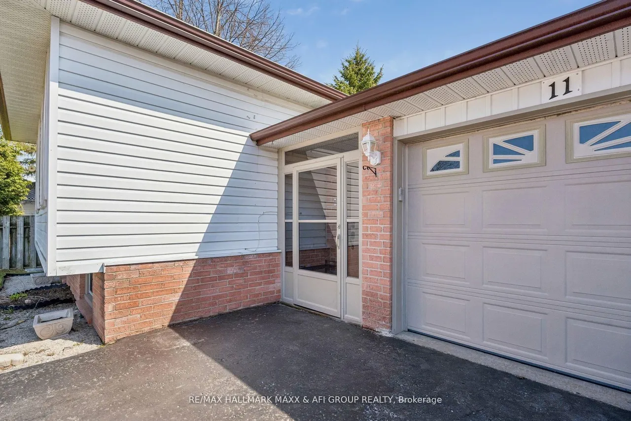 11 Charlotte Court — photo 2