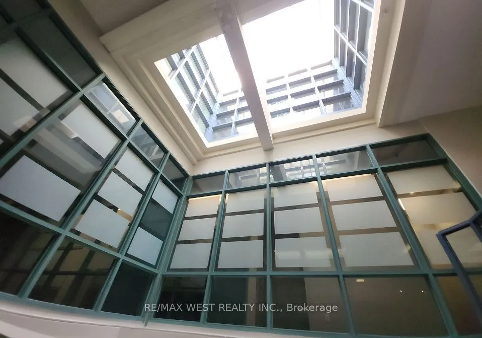 50 Dunlop Street E — photo 13