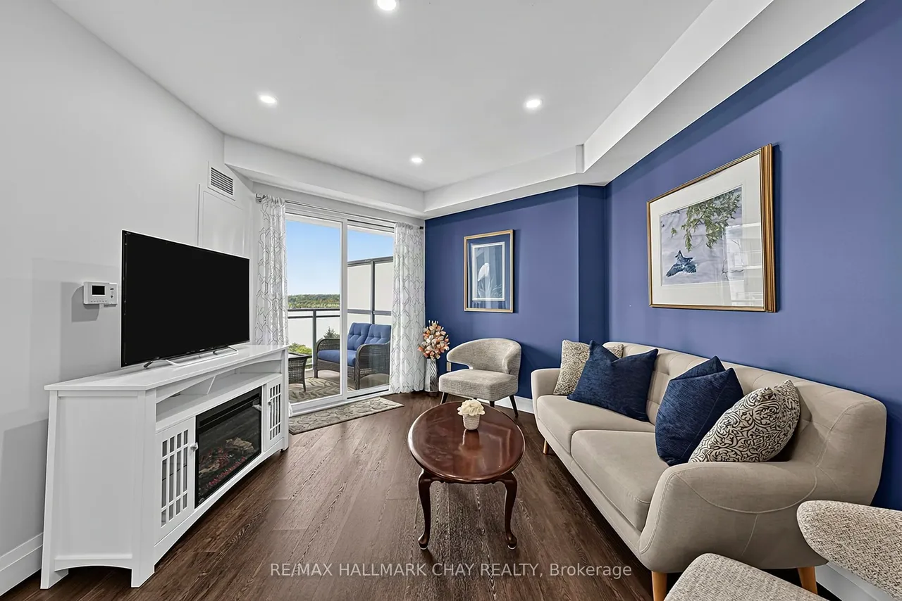 58 Lakeside Terrace, Unit 819 — photo 3