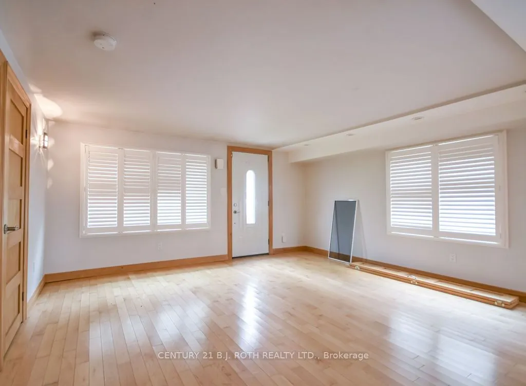 45 Grove Street W — photo 3