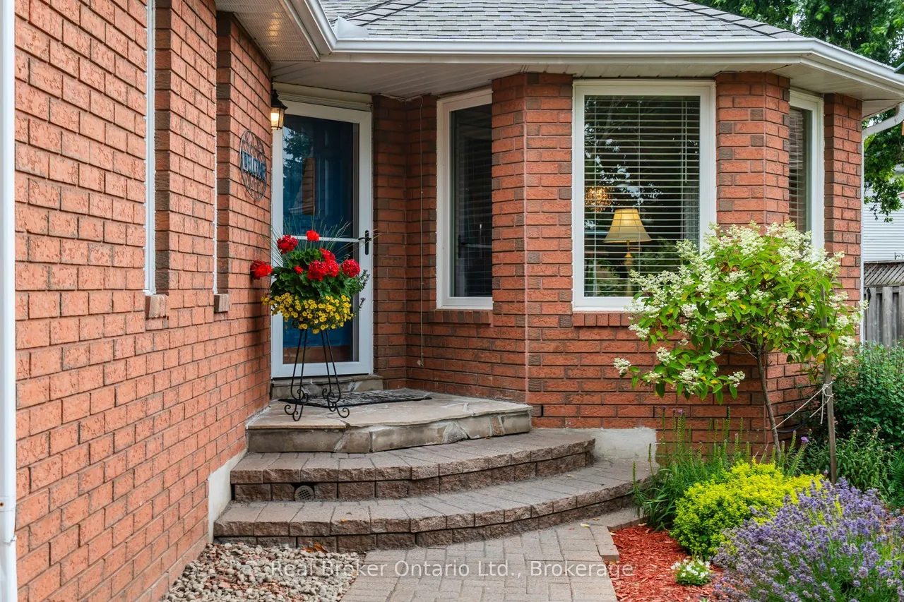 15 Neelands Street — photo 2