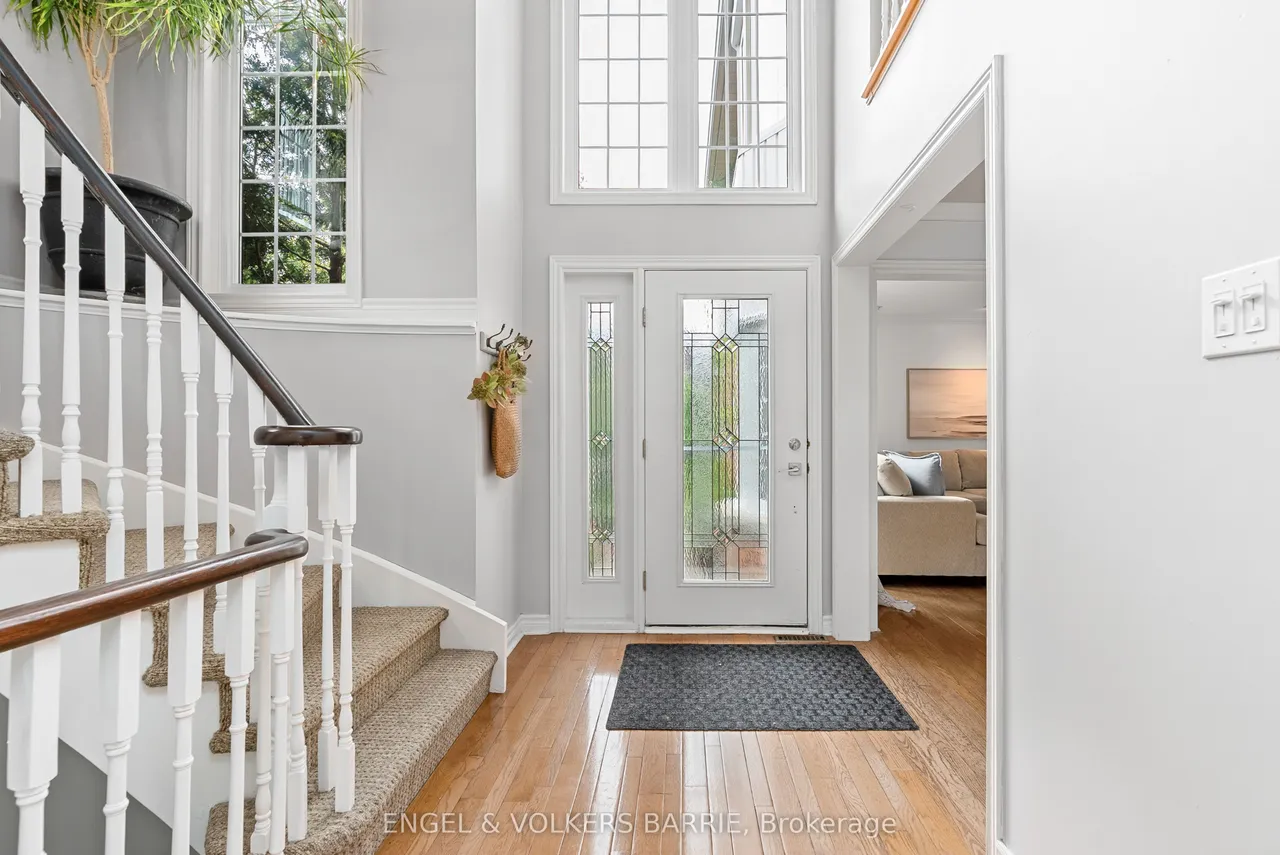 19 Grand Forest Drive — photo 3
