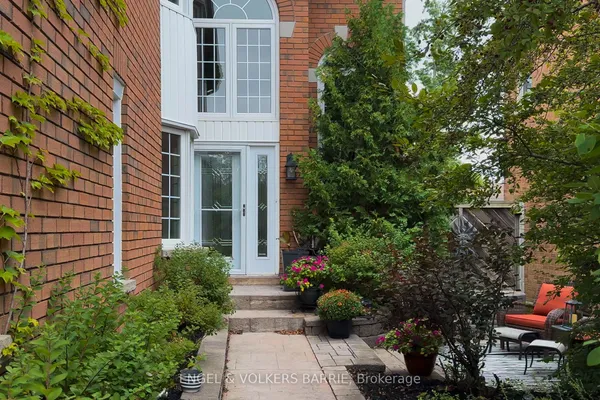 19 Grand Forest Drive — photo 2