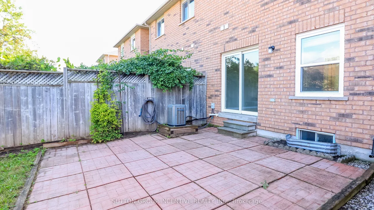 15 Bruce Crescent — photo 43