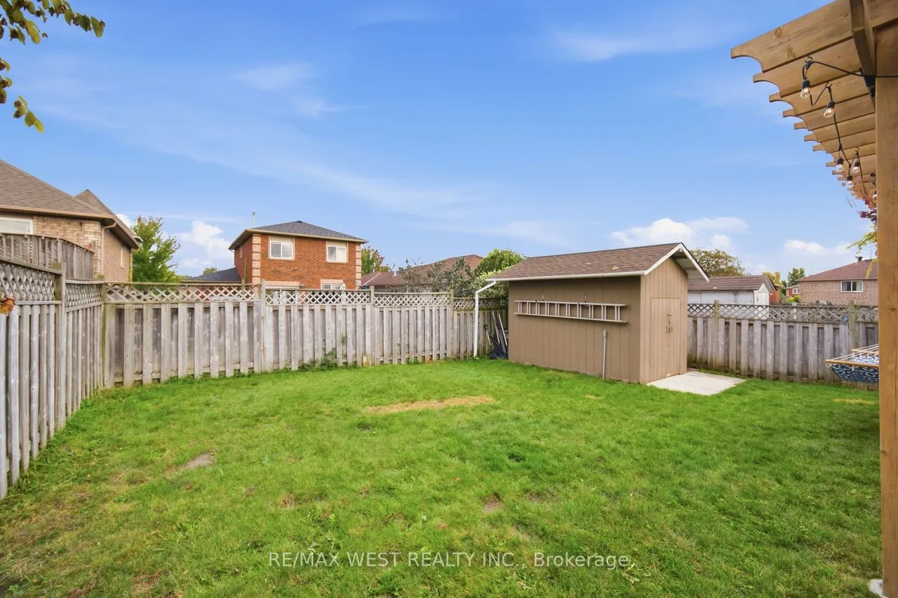 11 Ambler Bay — photo 33