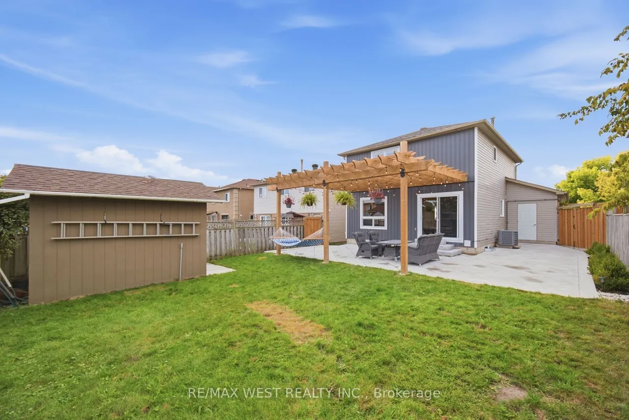 11 Ambler Bay — photo 34