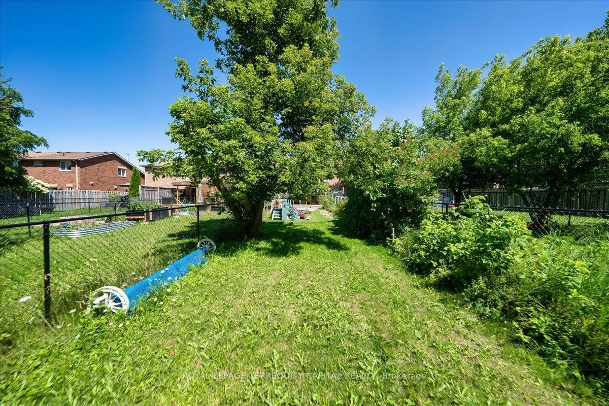 9 Seymour Crescent — photo 49