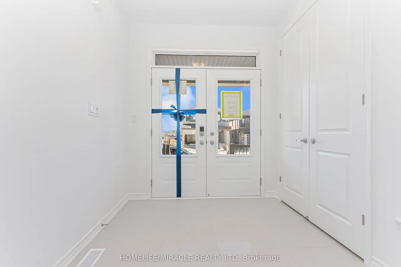 54 Gretzky Avenue — photo 2