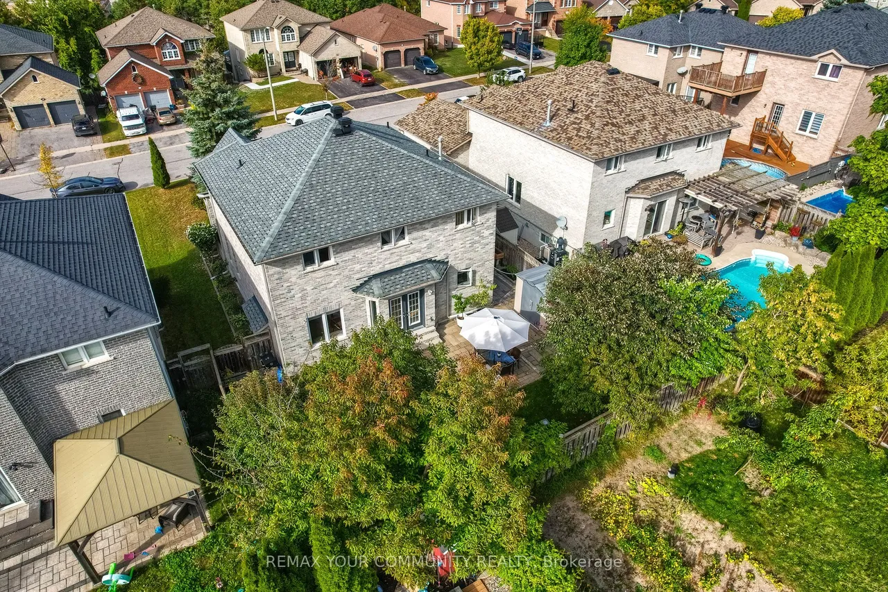 21 Silvercreek Crescent — photo 40