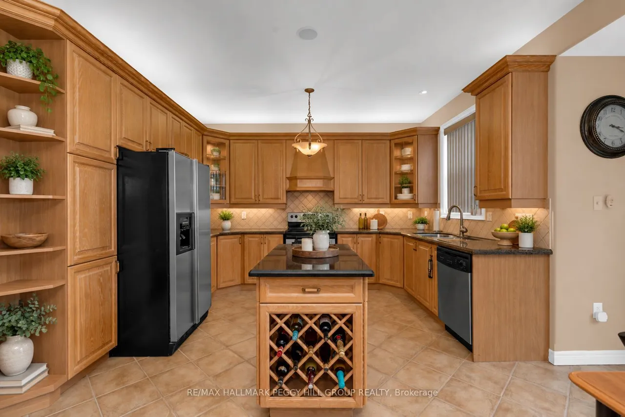 5 Sandringham Drive — photo 3