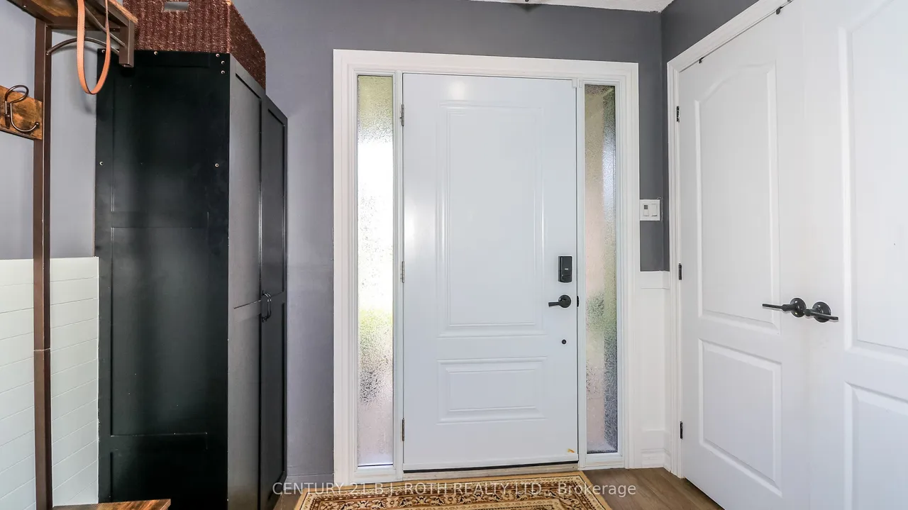 61 Barwick Drive W — photo 3