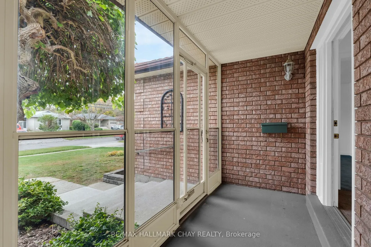 102 Steel Street — photo 3
