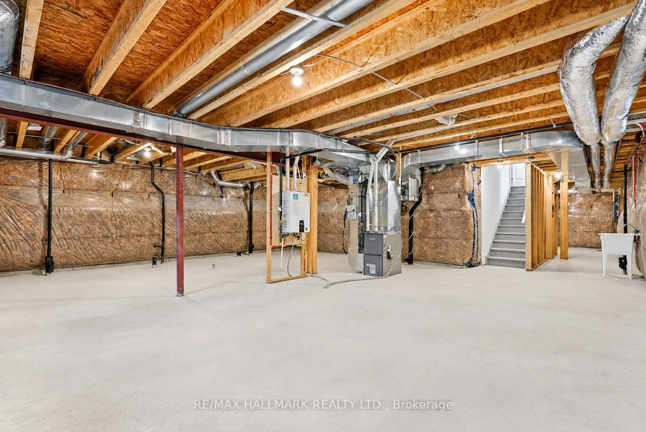84 Gretzky Avenue — photo 40