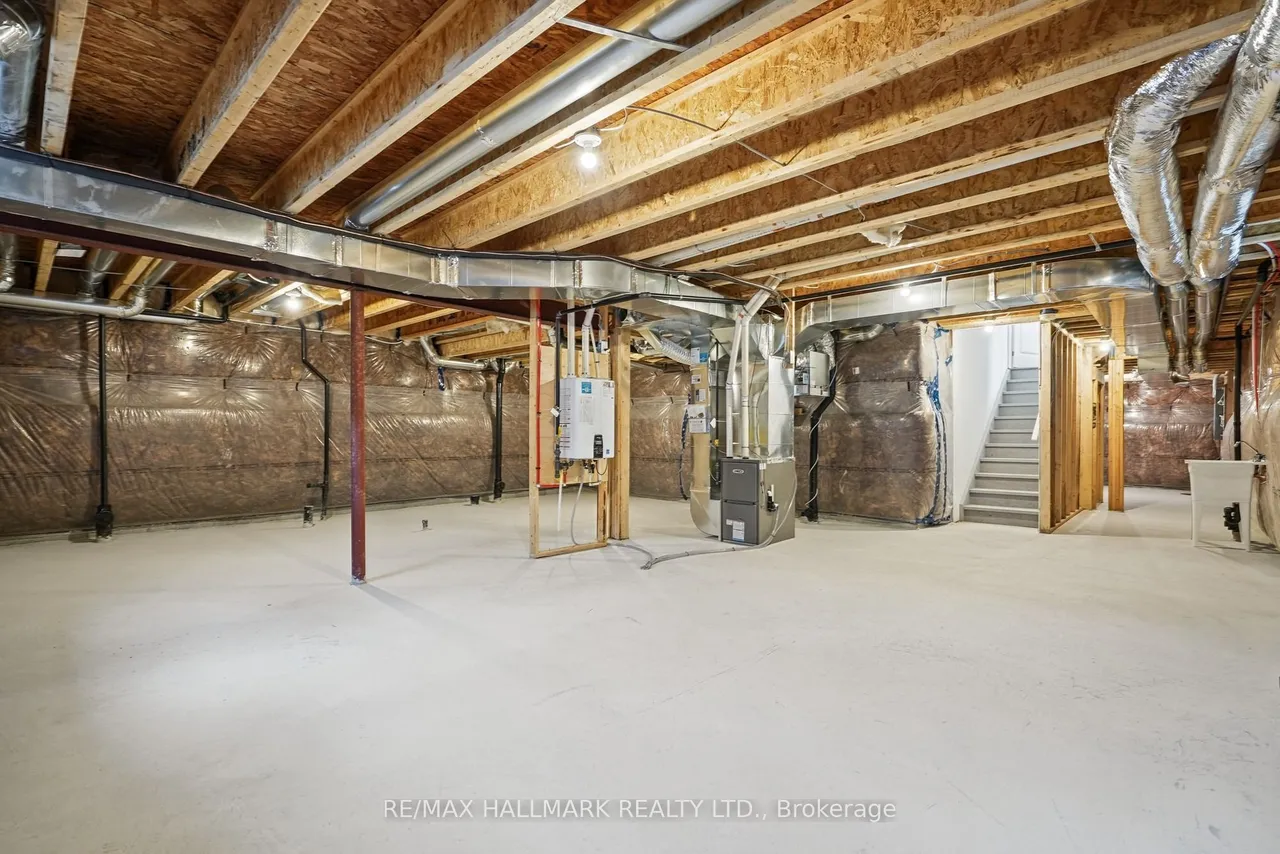 84 Gretzky Avenue — photo 41