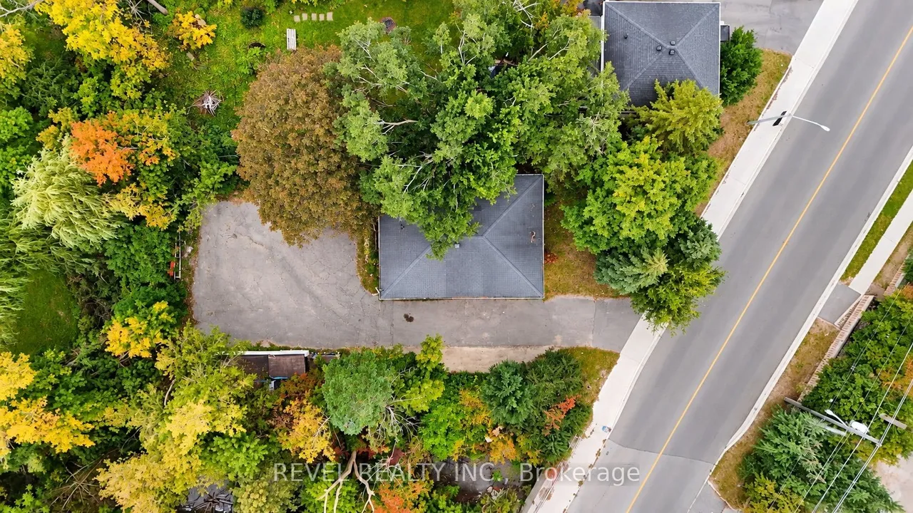 138 Innisfil Street — photo 12