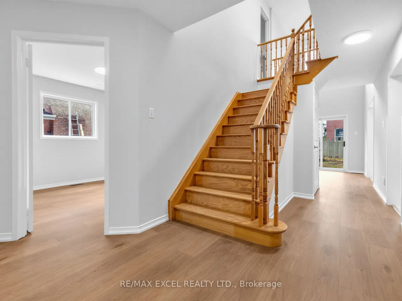 396 Cundles Road W — photo 3