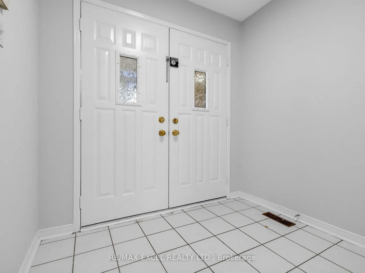396 Cundles Road W — photo 2